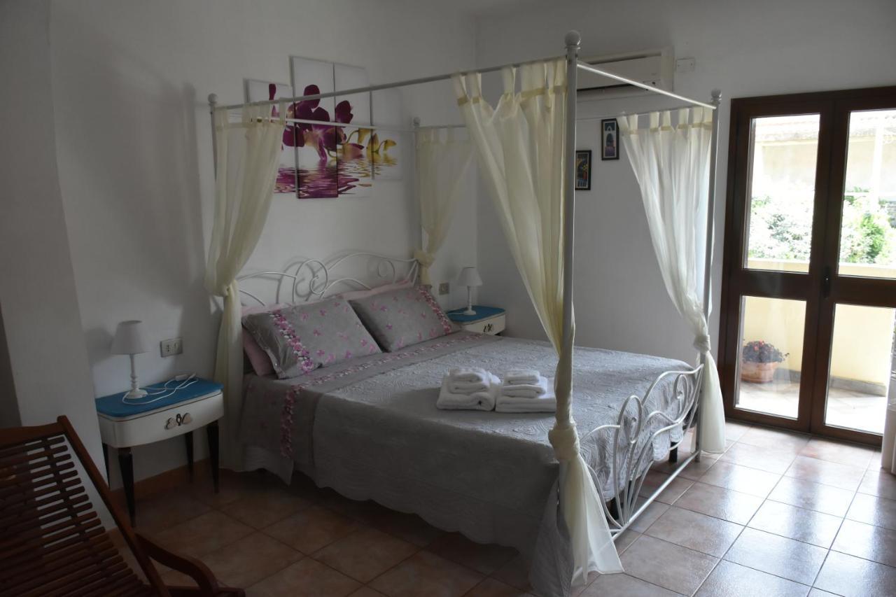 Bed And Breakfast Le Petunie Bari Sardo Exterior foto