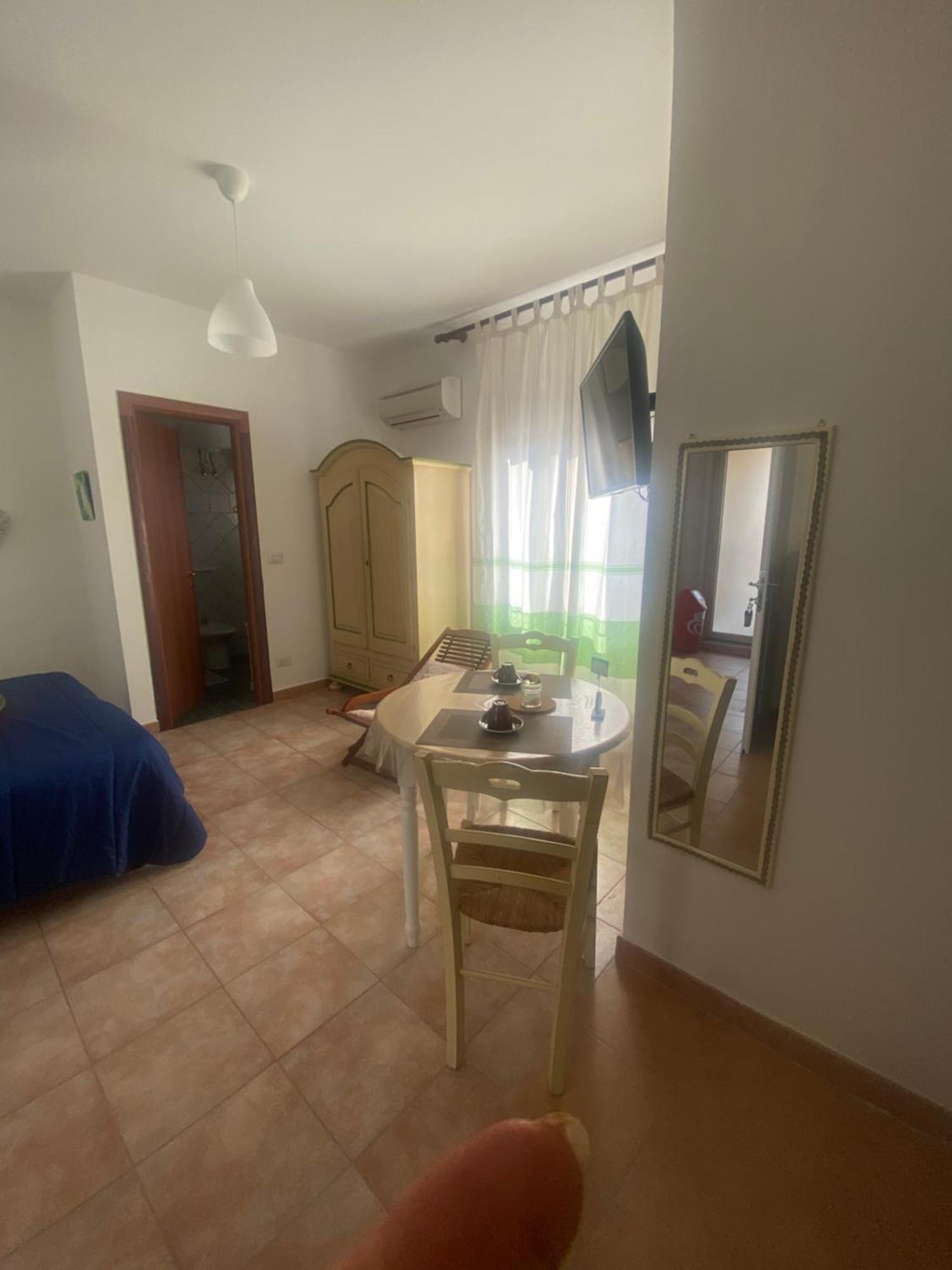 Bed And Breakfast Le Petunie Bari Sardo Exterior foto