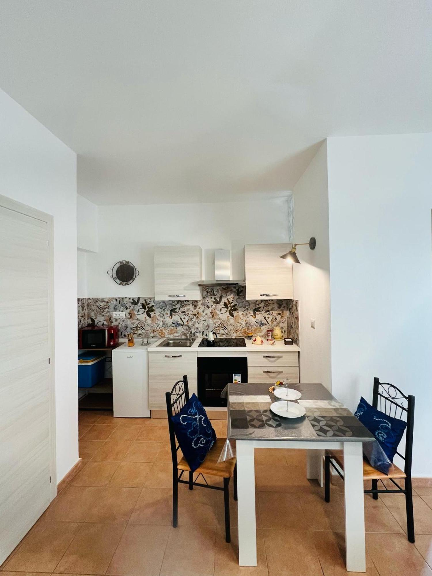 Bed And Breakfast Le Petunie Bari Sardo Exterior foto