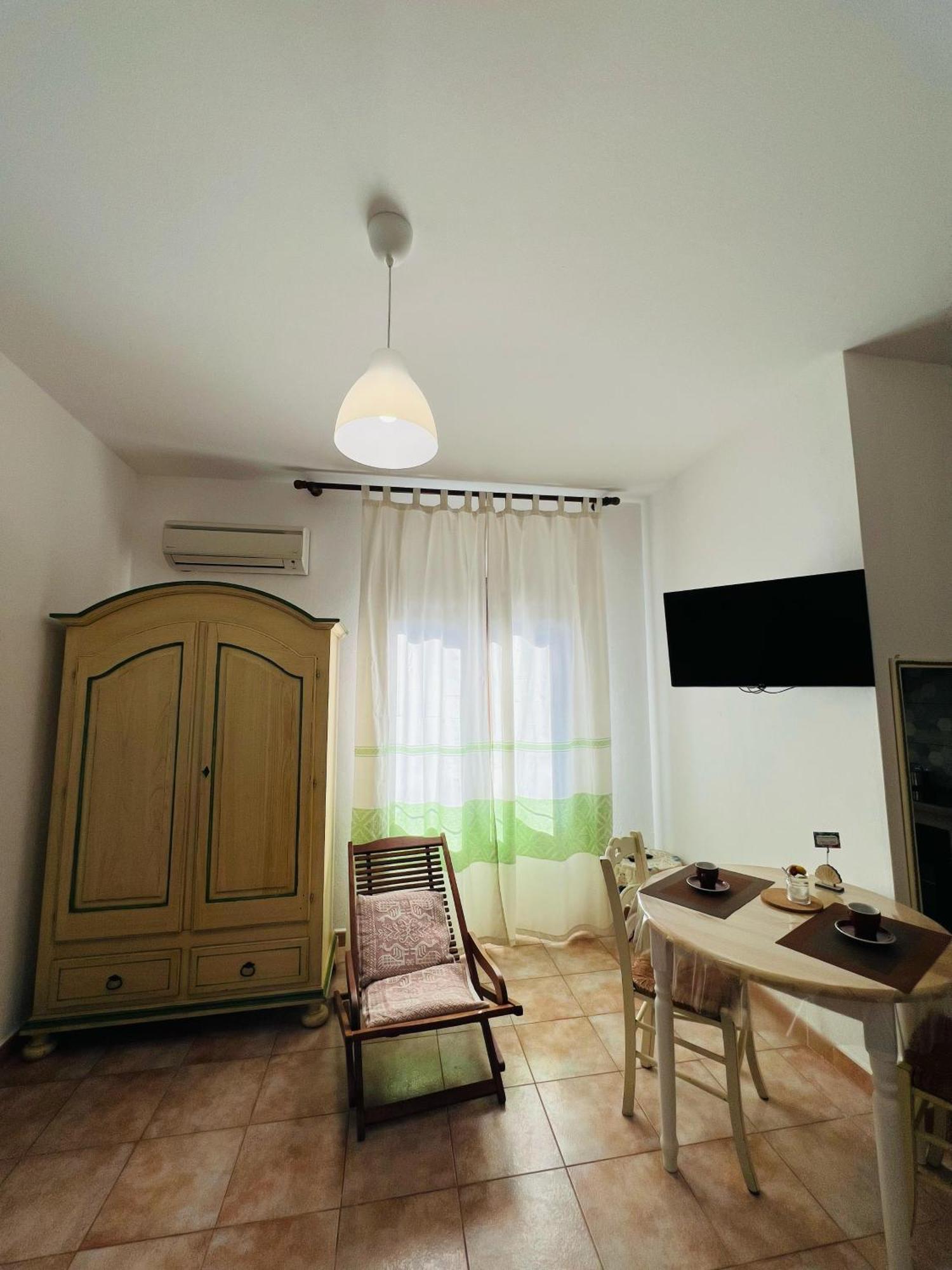 Bed And Breakfast Le Petunie Bari Sardo Exterior foto