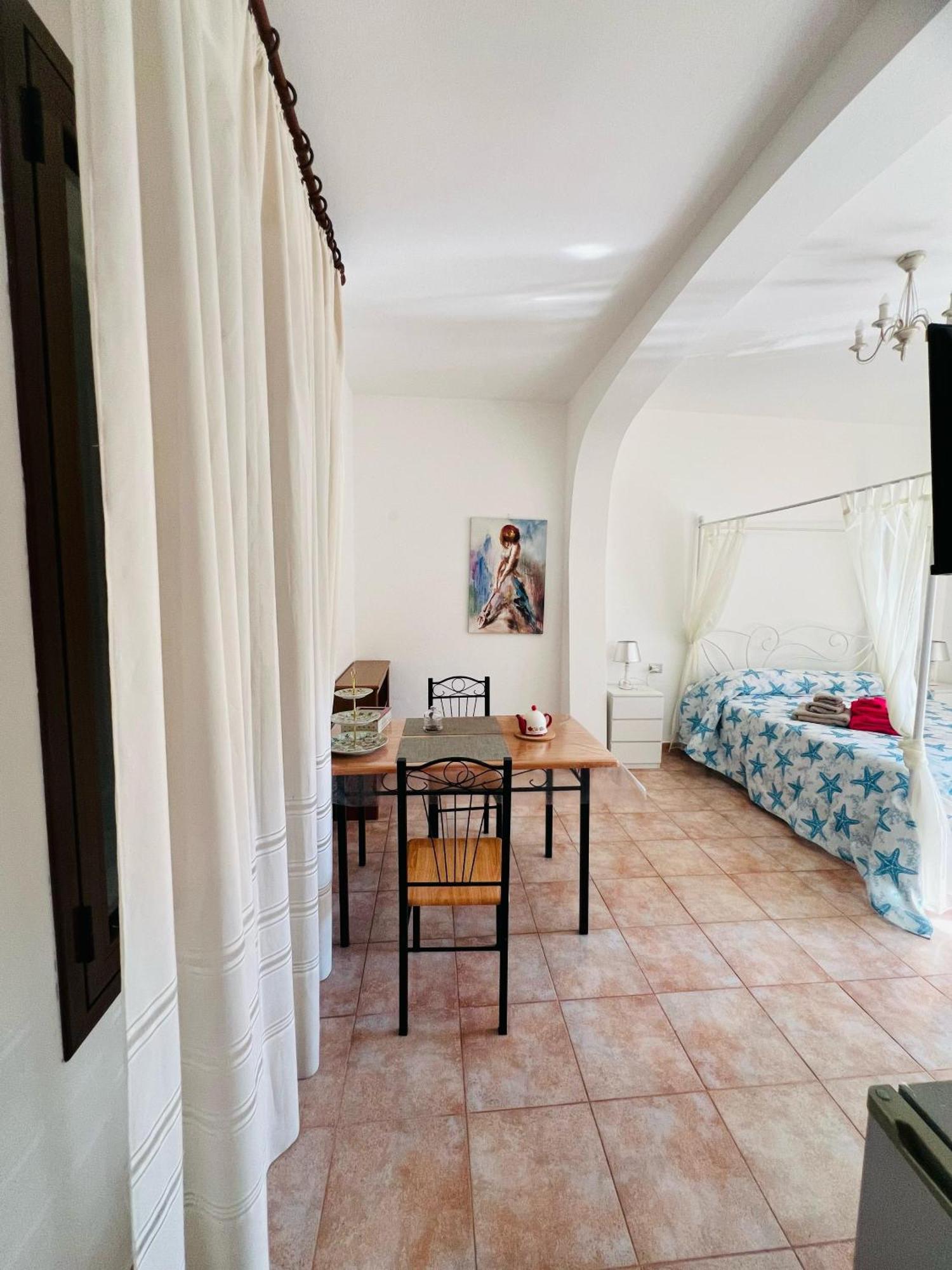 Bed And Breakfast Le Petunie Bari Sardo Exterior foto