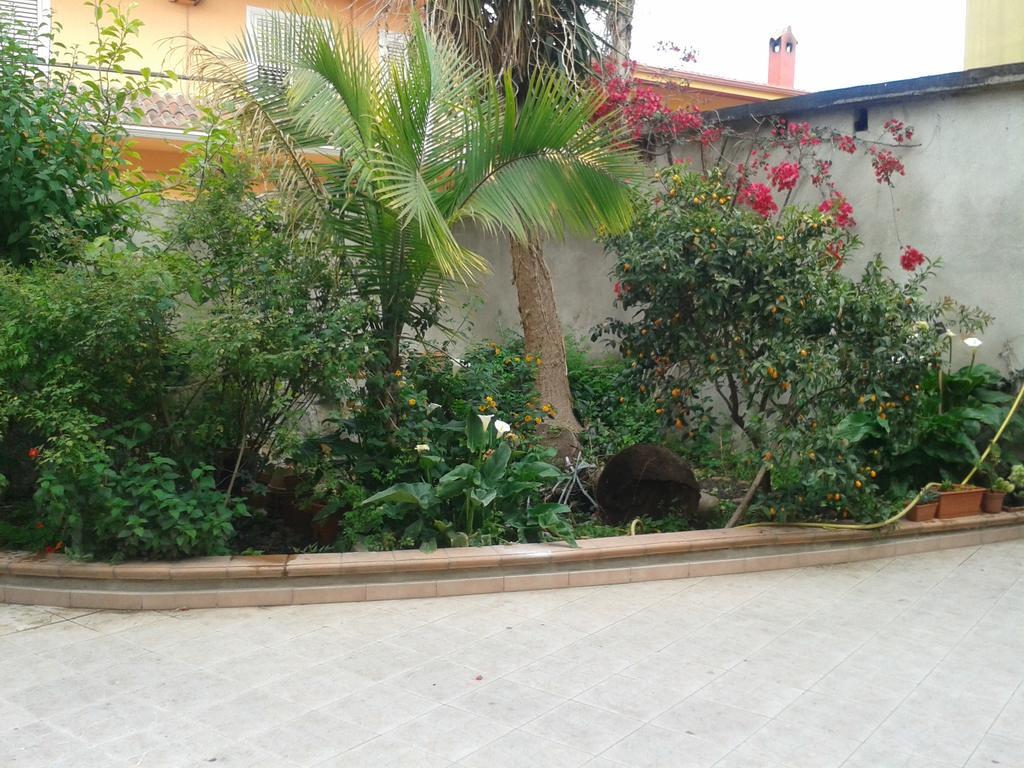 Bed And Breakfast Le Petunie Bari Sardo Exterior foto