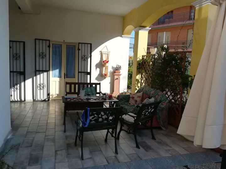 Bed And Breakfast Le Petunie Bari Sardo Exterior foto
